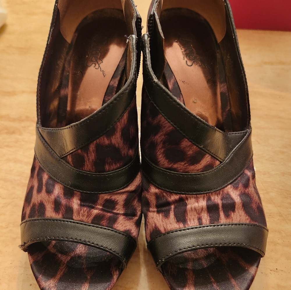 Women's shoes